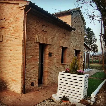 Oda ve Kahvaltı Il Fienile Del Borgo *